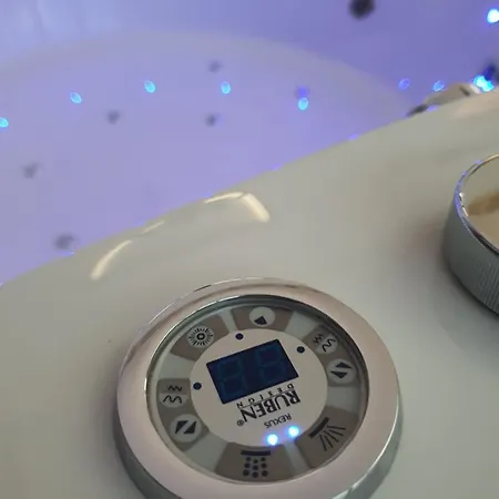 Z Jacuzzi דירה זקופאנה